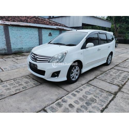 Mobil Nissan Grand Livina Tahun 2013 Bekas Warna Putih Manual Siap