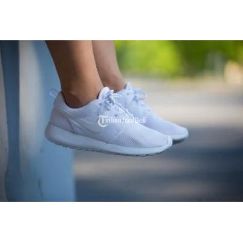 womens nike roshe one all white