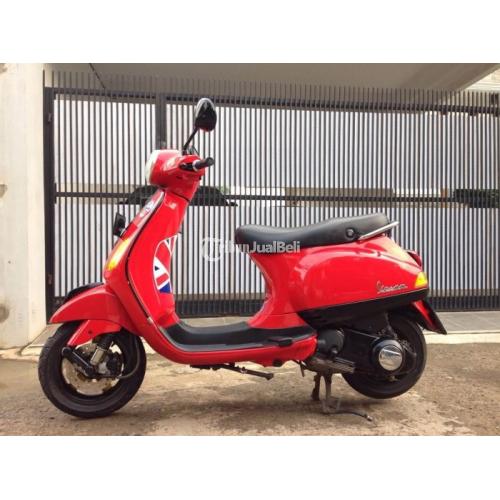 Piaggio Vespa LX 150 CC Tahun 2012 Warna Merah Mulus Terawat Cat Bersih