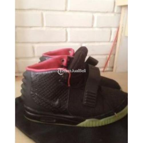 harga sepatu nike yeezy