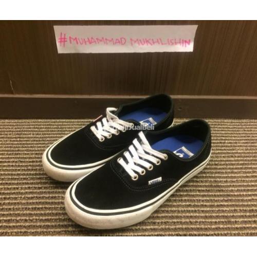 vans suede black and white