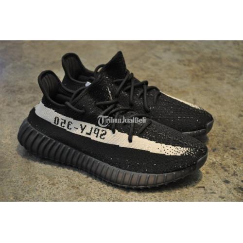 yeezy 350 v2 black and white