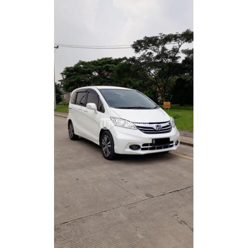 Honda Freed PSD 2012 Putih Matic Mulus Original AC Dingin Tangan