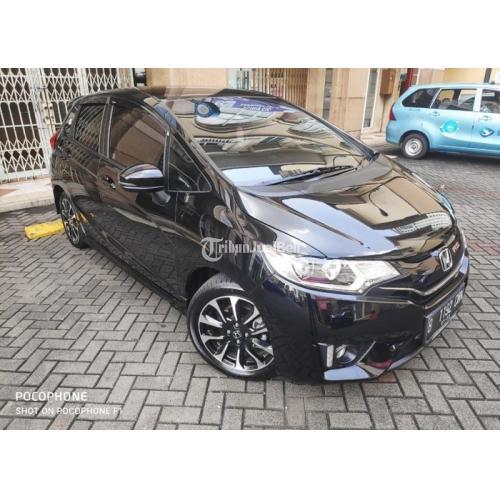 mobil honda jazz hitam