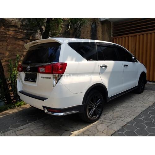 Toyota INNOVA  VENTURER  2 4 A T 2022 Bekas  Bagus Plat L 