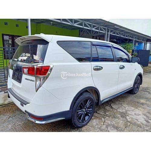 Mobil Toyota Innova  Venturer  Bekas  Harga  Rp 305 Juta Tahun 