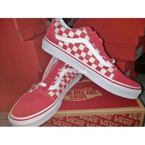 red check vans