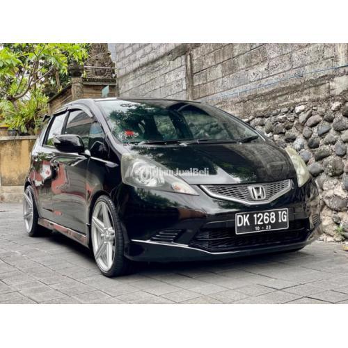 mobil honda jazz hitam