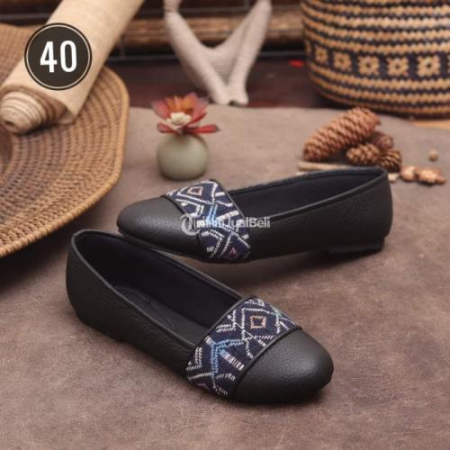 Kerajinan Flat Shoes Kombinasi Kulit Sapi Dan Kain Tenun NTT Handmade Limited Stock - Jakarta